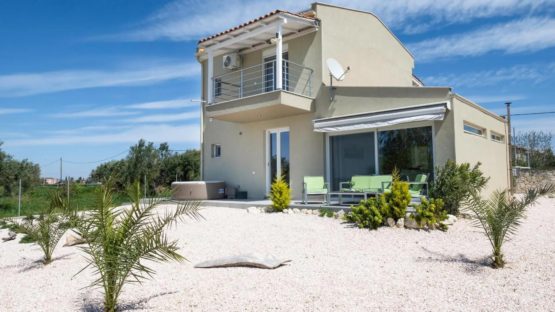 White Lotus Jacuzzi Villa, Afitos #Feelslikehome Афитос