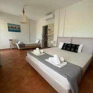 The House - & (adults Only) Гостевой дом
